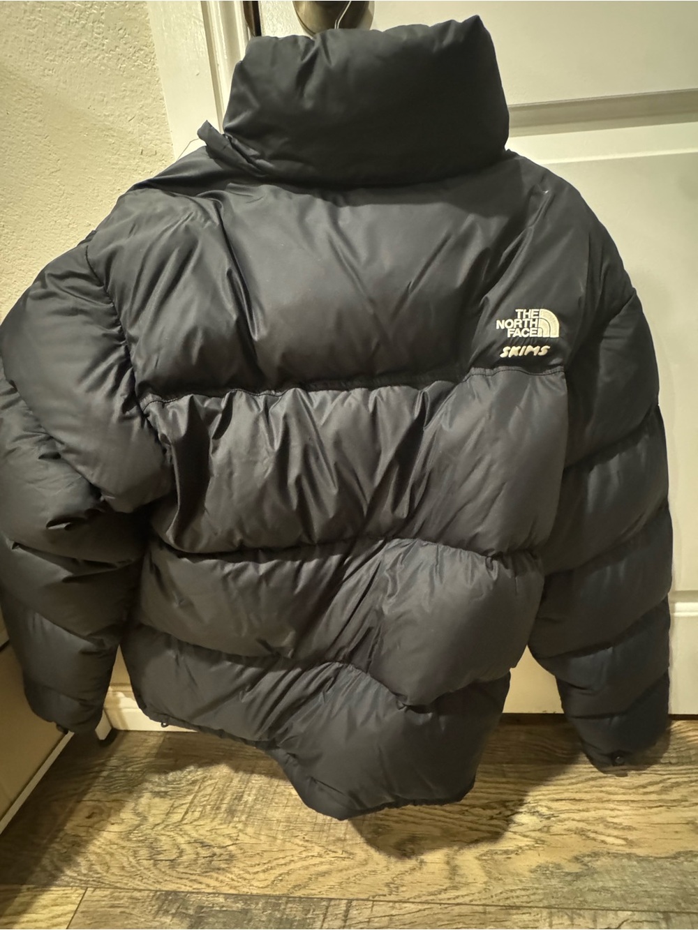The Northface x SKIMS 1996 Nuptse Jacket. NWT SZ small. Onyx - Picture 6 of 8